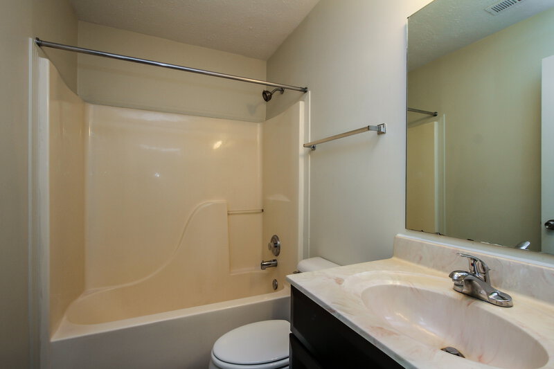 1,900/Mo, 5956 Tybalt Ln Indianapolis, IN 46254 Bathroom View 2