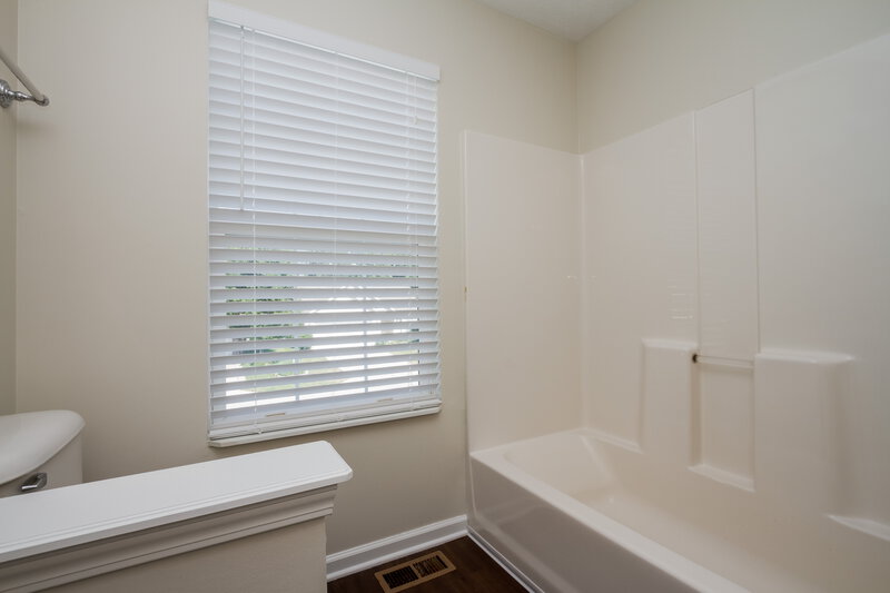 1,975/Mo, 6428 Kelsey Dr Indianapolis, IN 46268 Bathroom View 2