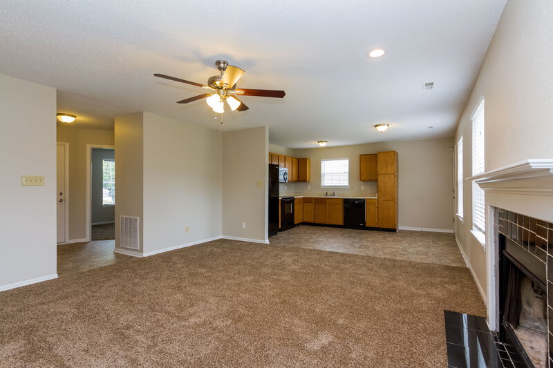 1,450/Mo, 6137 Longmeadow Dr Indianapolis, IN 46221 Living Room View