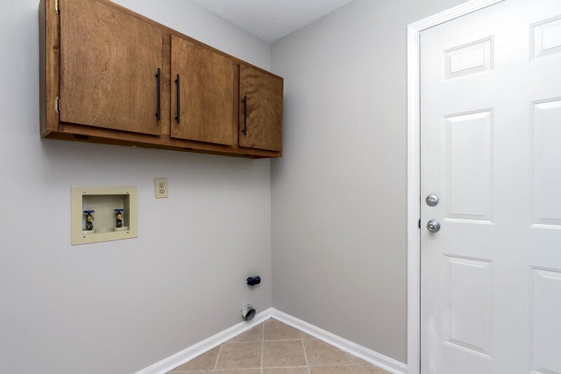 1,430/Mo, 7562 Bancaster Dr Indianapolis, IN 46268 Laundry Room View