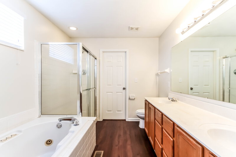 2,055/Mo, 6319 Kelsey Dr Indianapolis, IN 46268 Master Bathroom View