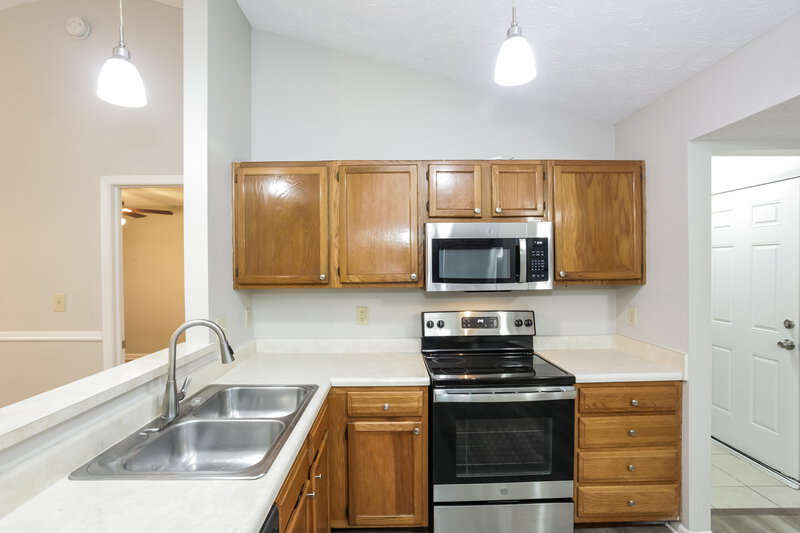 1,815/Mo, 3081 Sable Ridge Pl Greenwood, IN 46142 Kitchen View 2