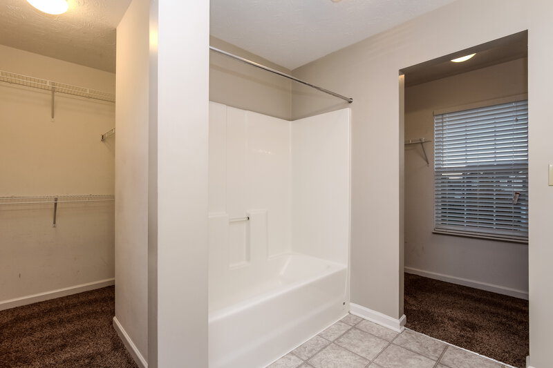 1,985/Mo, 11283 Lucky Dan Dr Noblesville, IN 46060 Bathroom View 2
