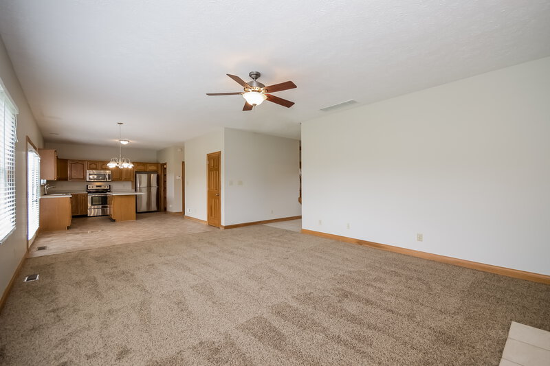 1,935/Mo, 776 Raintree Dr Avon, IN 46123 Living Room View 2
