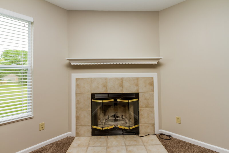 1,830/Mo, 8233 Twin River Dr Indianapolis, IN 46239 Living Area View 3