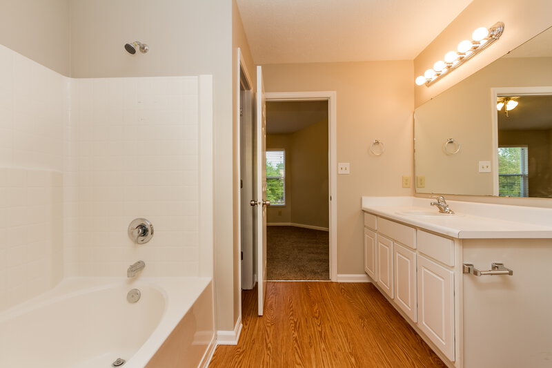 1,830/Mo, 8233 Twin River Dr Indianapolis, IN 46239 Bathroom View