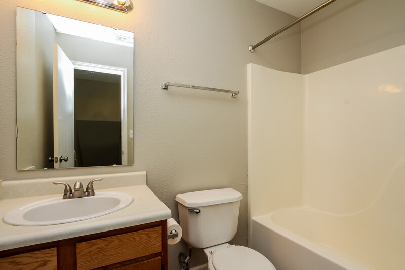 2,590/Mo, 713 Millbrook Dr Avon, IN 46123 Bathroom View
