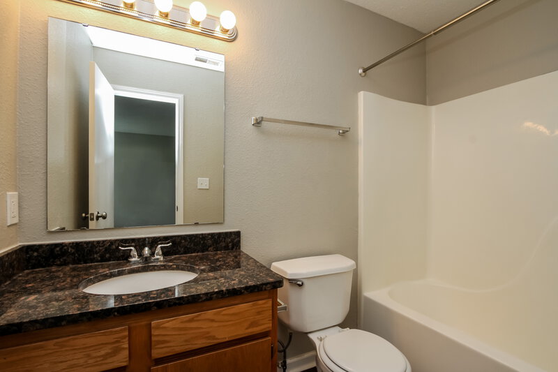 2,590/Mo, 713 Millbrook Dr Avon, IN 46123 Bathroom View 2