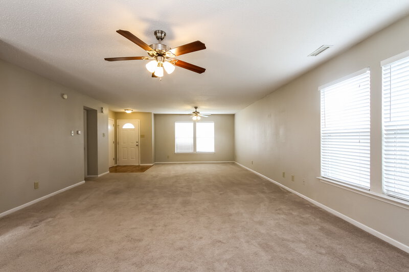 1,860/Mo, 6857 W Littleton Dr McCordsville, IN 46055 Living Room View 2