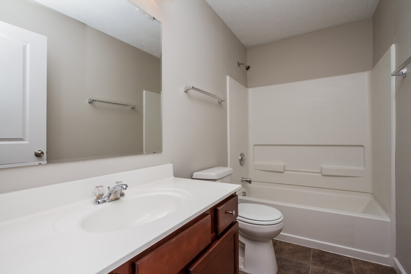 2,145/Mo, 13885 Catalina Dr Fishers, IN 46038 Bathroom View 2