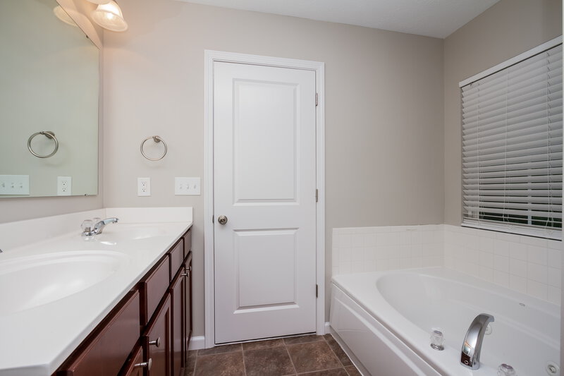 2,145/Mo, 13885 Catalina Dr Fishers, IN 46038 Bathroom View 2