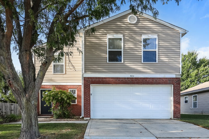 0/Mo, 924 Bentgrass Dr Greenwood, IN 46143 External View