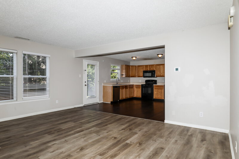 0/Mo, 924 Bentgrass Dr Greenwood, IN 46143 Living Room View