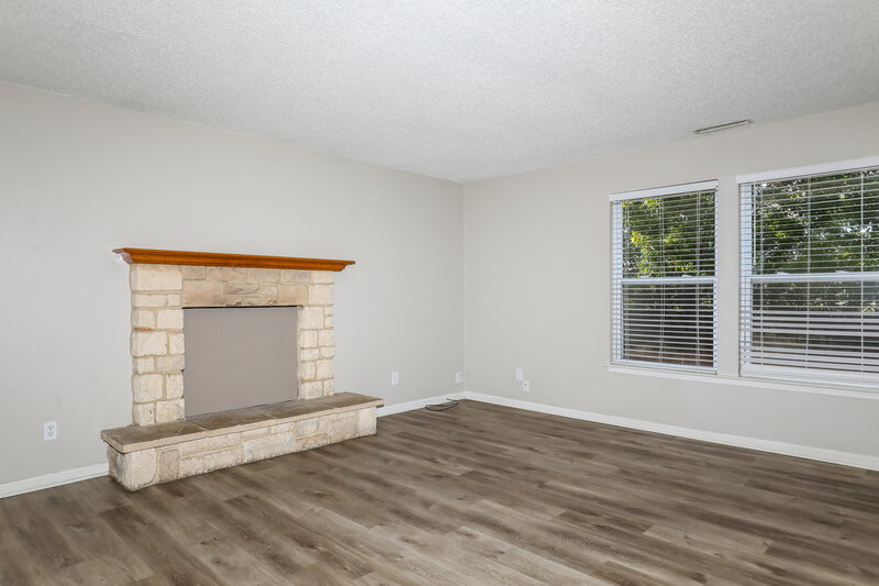 0/Mo, 924 Bentgrass Dr Greenwood, IN 46143 Living Room View 2