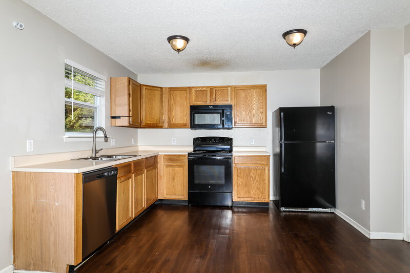 0/Mo, 924 Bentgrass Dr Greenwood, IN 46143 Kitchen View