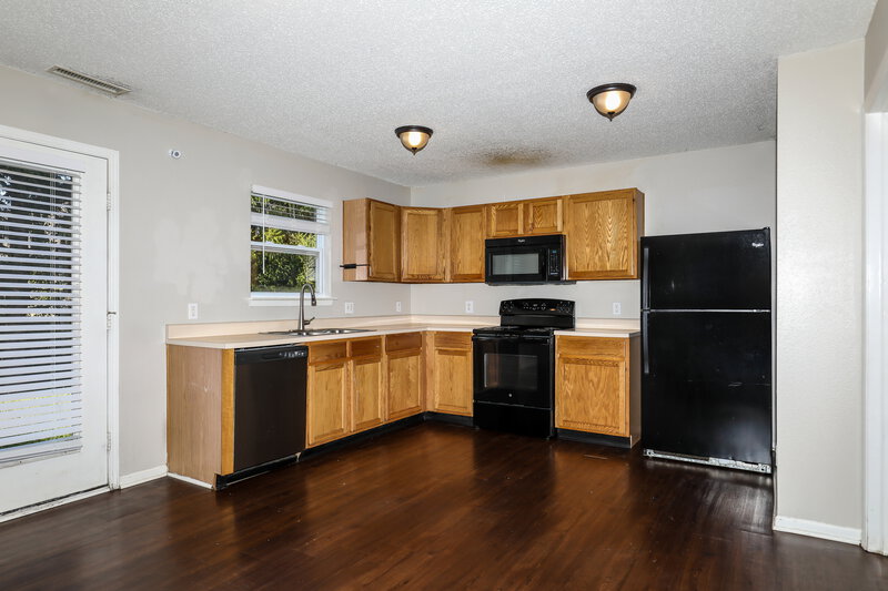 0/Mo, 924 Bentgrass Dr Greenwood, IN 46143 Kitchen View 2