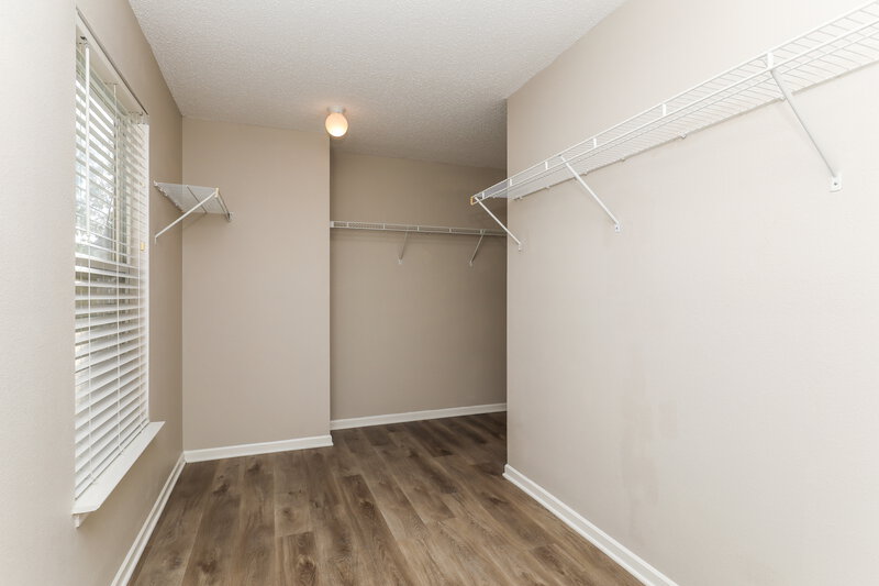 0/Mo, 924 Bentgrass Dr Greenwood, IN 46143 Walk In Closet View