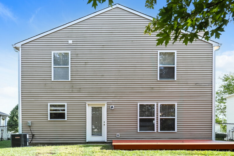 0/Mo, 924 Bentgrass Dr Greenwood, IN 46143 Rear View