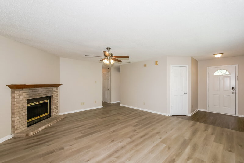 1,725/Mo, 2282 Shadowbrook Dr Plainfield, IN 46168 Living Room View 3