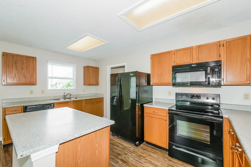 1,725/Mo, 2282 Shadowbrook Dr Plainfield, IN 46168 Kitchen View