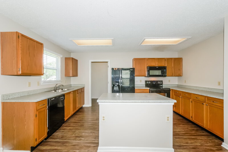 1,725/Mo, 2282 Shadowbrook Dr Plainfield, IN 46168 Kitchen View 2