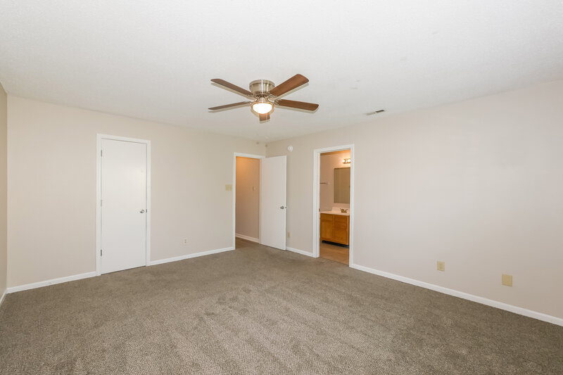 1,725/Mo, 2282 Shadowbrook Dr Plainfield, IN 46168 Main Bedroom View 2