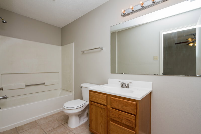 1,855/Mo, 2282 Shadowbrook Dr Plainfield, IN 46168 Bathroom View