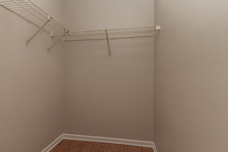 1,400/Mo, 10376 Waverly Dr Indianapolis, IN 46234 Walk In Closet View 2