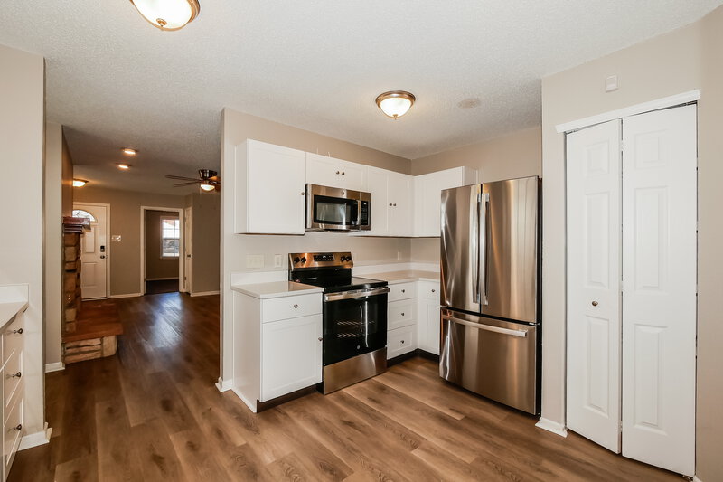 1,755/Mo, 1740 Feather Reed Ln Greenwood, IN 46143 Kitchen View