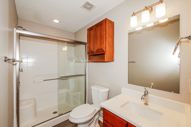 1,755/Mo, 1740 Feather Reed Ln Greenwood, IN 46143 Main Bathroom View