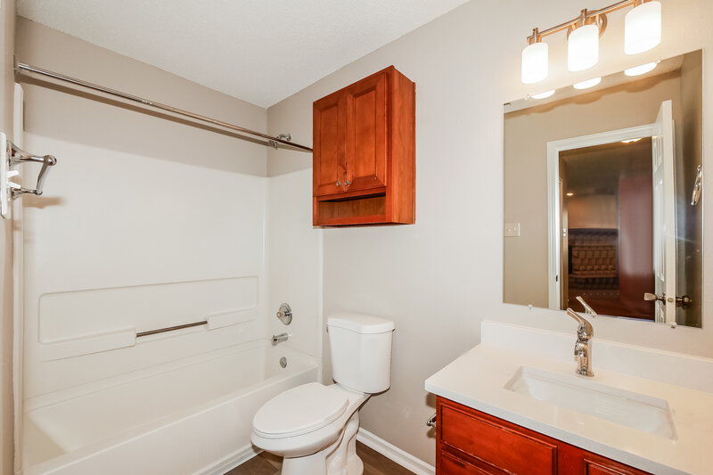 1,755/Mo, 1740 Feather Reed Ln Greenwood, IN 46143 Bathroom View