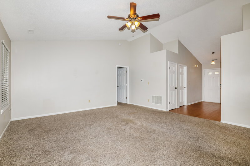 1,730/Mo, 3930 Par Dr Indianapolis, IN 46268 Living Room View