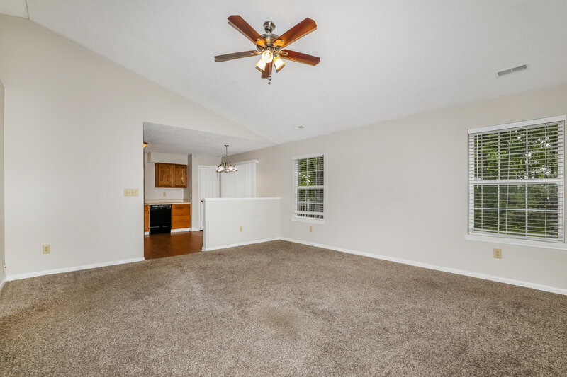 1,730/Mo, 3930 Par Dr Indianapolis, IN 46268 Living Room View 2