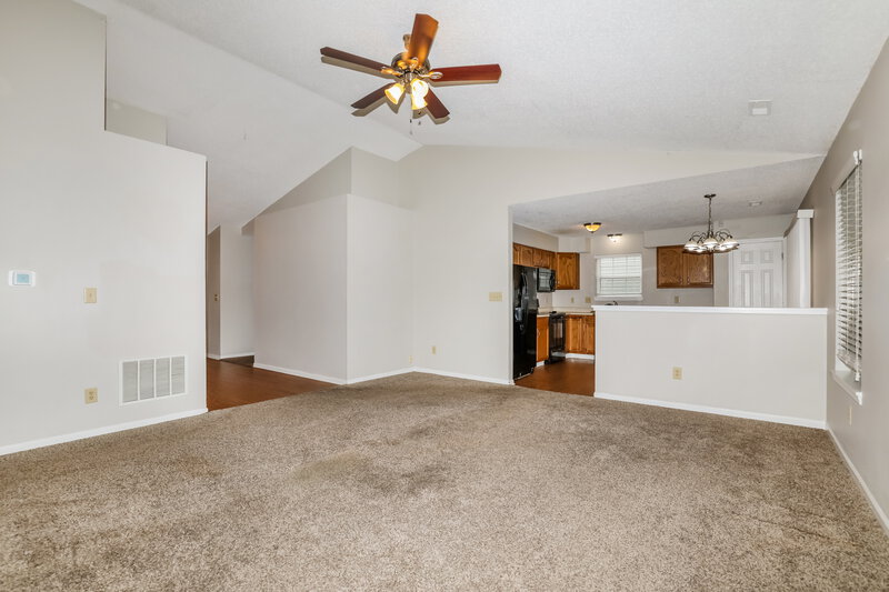 1,730/Mo, 3930 Par Dr Indianapolis, IN 46268 Living Room View 3