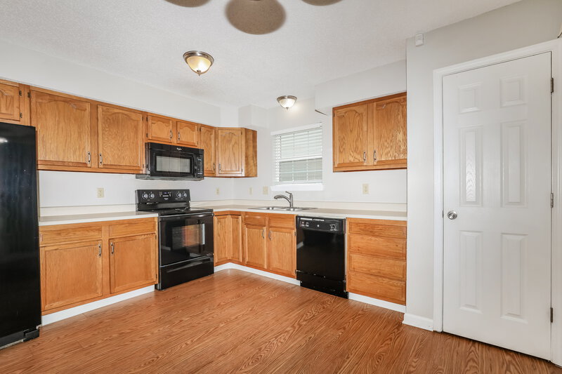 1,730/Mo, 3930 Par Dr Indianapolis, IN 46268 Kitchen View