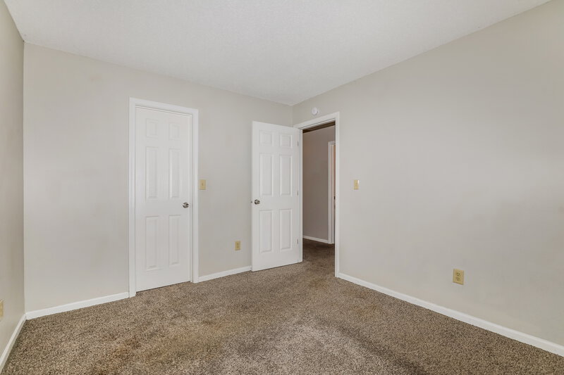 1,730/Mo, 3930 Par Dr Indianapolis, IN 46268 Bedroom View 3