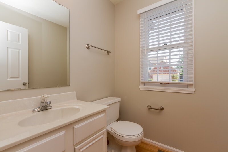 1,990/Mo, 3634 Sommersworth Ln Indianapolis, IN 46228 Bathroom View