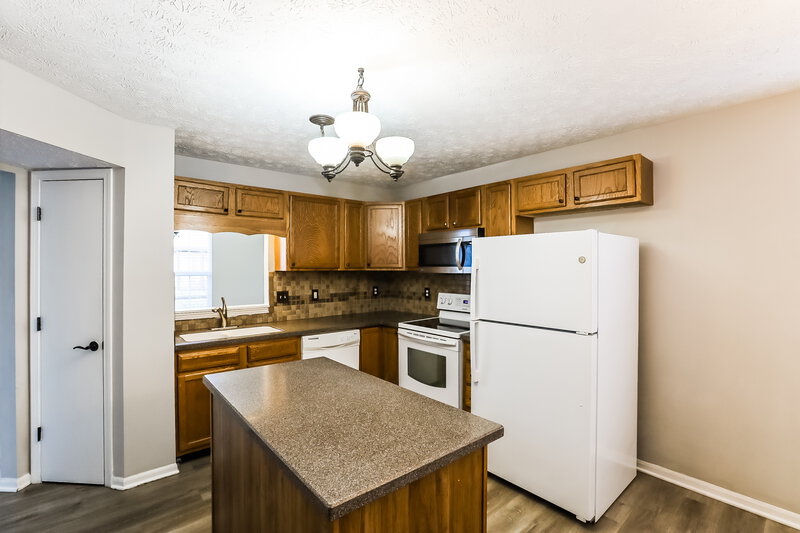 2,115/Mo, 7310 Atmore Dr Indianapolis, IN 46217 Kitchen View