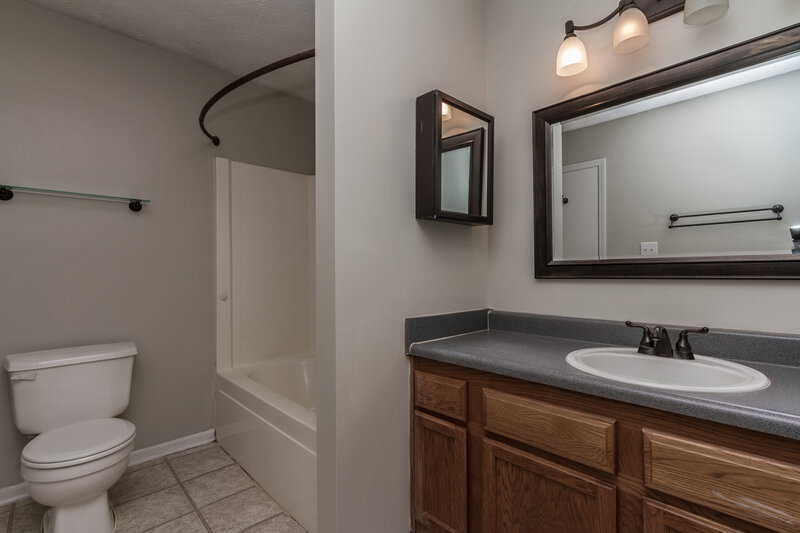 1,940/Mo, 7310 Atmore Dr Indianapolis, IN 46217 Bathroom View 2