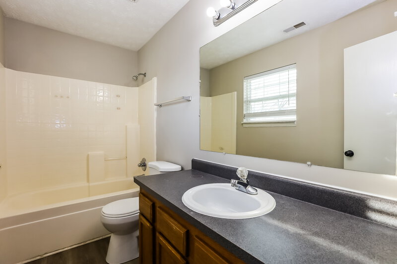 2,115/Mo, 7310 Atmore Dr Indianapolis, IN 46217 Bathroom View 2