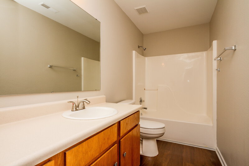 1,640/Mo, 7229 Atmore Dr Indianapolis, IN 46217 Bathroom View