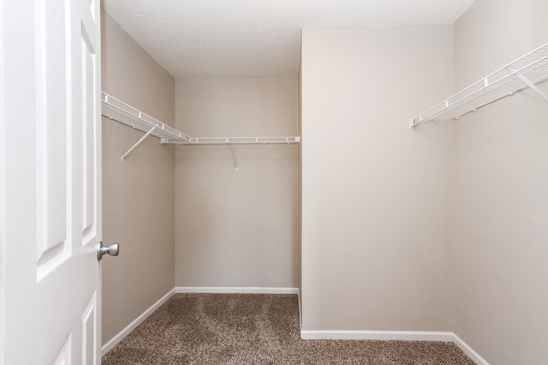 1,690/Mo, 10789 Ravelle Rd Indianapolis, IN 46234 Walk In Closet View