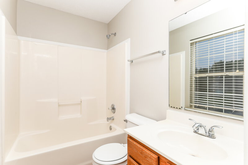 2,130/Mo, 9010 Eiderdown Way Indianapolis, IN 46234 Main Bathroom View