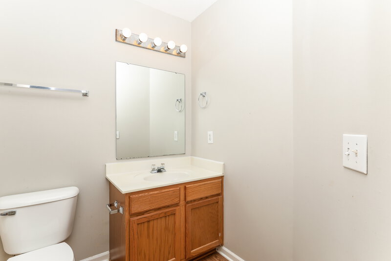 2,130/Mo, 9010 Eiderdown Way Indianapolis, IN 46234 Bathroom View