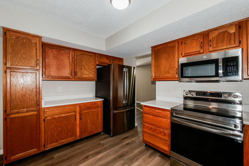 1,830/Mo, 3644 Whistlewood Ln Indianapolis, IN 46239 Kitchen View 2