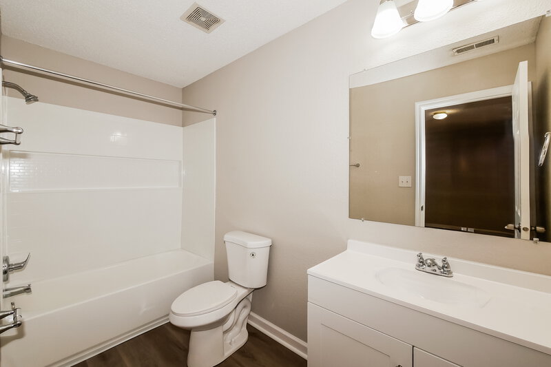 1,830/Mo, 3644 Whistlewood Ln Indianapolis, IN 46239 Bathroom View