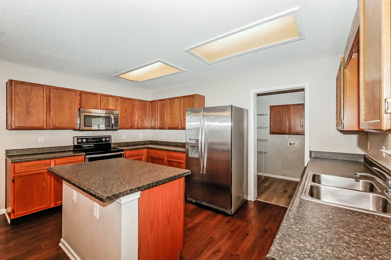 2,400/Mo, 10236 Hatherley Way Fishers, IN 46037 Kitchen View 2