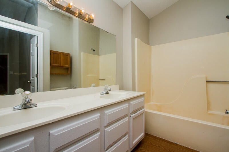 1,750/Mo, 4424 Cardamon Ct Indianapolis, IN 46237 Bathroom View