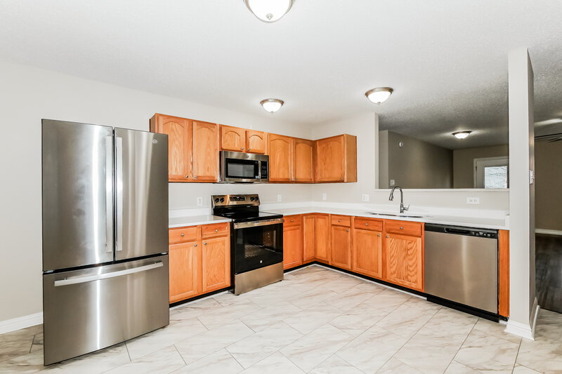 1,715/Mo, 8310 Weathervane Cir Indianapolis, IN 46239 Kitchen View 2