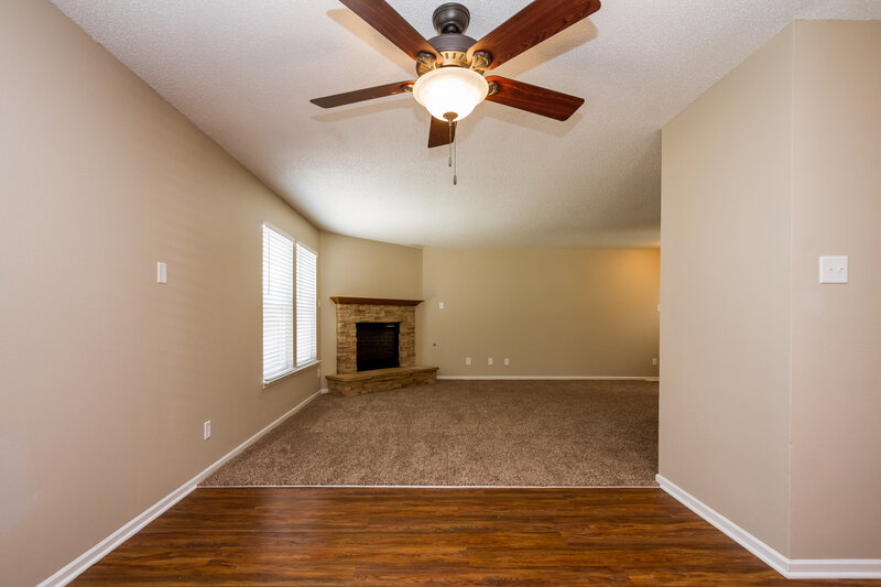 2,420/Mo, 2041 Dutch Elm Dr Indianapolis, IN 46231 Living Room View